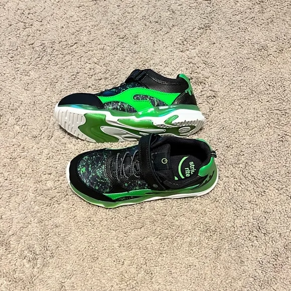 🆕 Stride Rite Kids Light Up Sneakers Athletic Tennis Shoes size 3