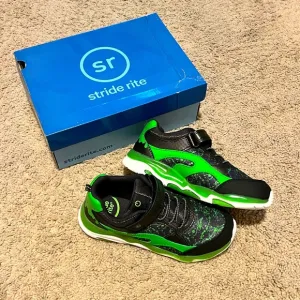 🆕 Stride Rite Kids Light Up Sneakers Athletic Tennis Shoes size 3