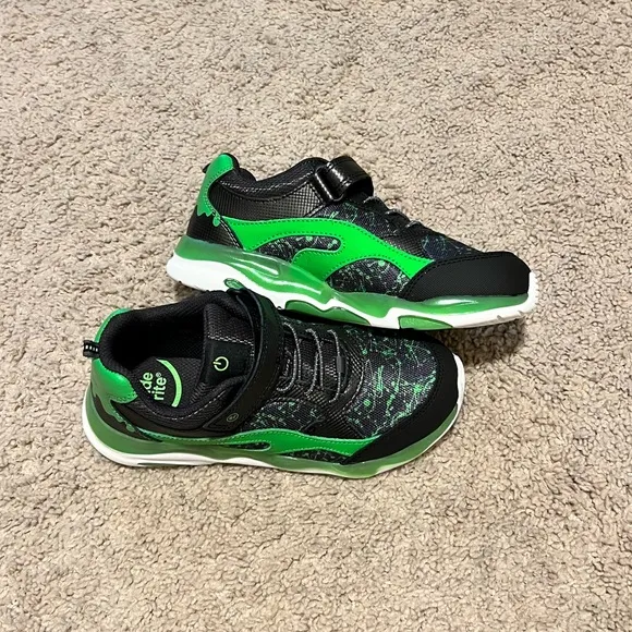 🆕 Stride Rite Kids Light Up Sneakers Athletic Tennis Shoes size 3