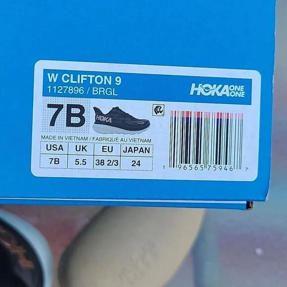 $145 HOKA CLIFTON 9 BLACK GOLD RUNNING TENNIS SHOES SZ 7 38 ALMOST NEW