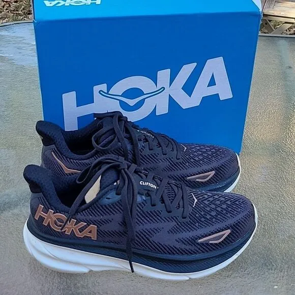 $145 HOKA CLIFTON 9 BLACK GOLD RUNNING TENNIS SHOES SZ 7 38 ALMOST NEW