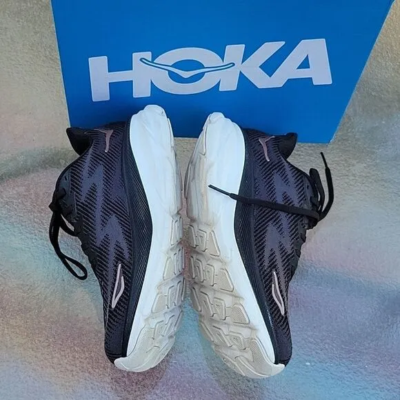 $145 HOKA CLIFTON 9 BLACK GOLD RUNNING TENNIS SHOES SZ 7 38 ALMOST NEW