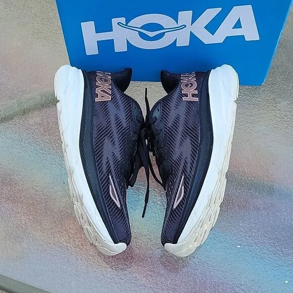 $145 HOKA CLIFTON 9 BLACK GOLD RUNNING TENNIS SHOES SZ 7 38 ALMOST NEW