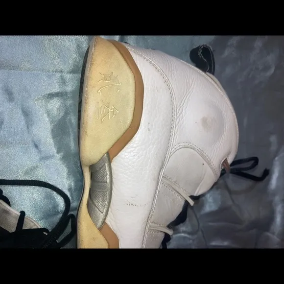 2006 9.5 Air Jordan’s