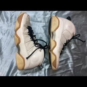 2006 9.5 Air Jordan’s