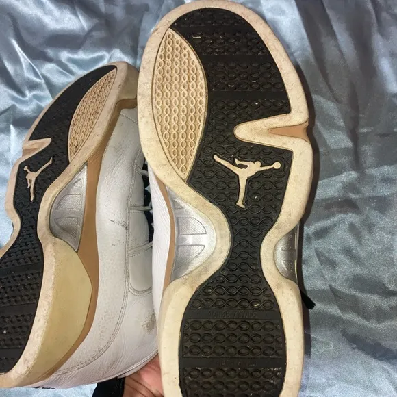 2006 9.5 Air Jordan’s