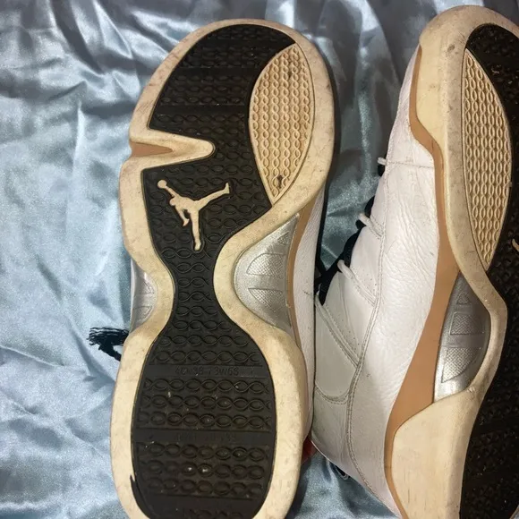 2006 9.5 Air Jordan’s