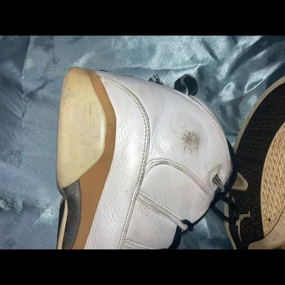 2006 9.5 Air Jordan’s