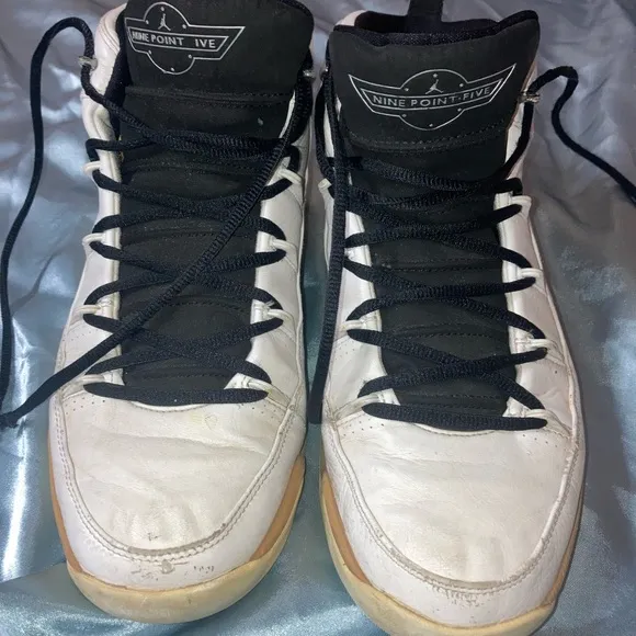 2006 9.5 Air Jordan’s