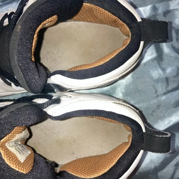2006 9.5 Air Jordan’s