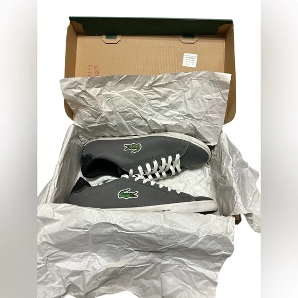 346. 🐊 Lacoste graduate lace up tennis shoes size 12