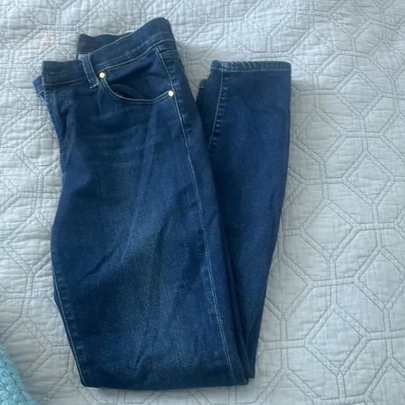 4 piece date night outfit - top/jeans/shoes/necklace