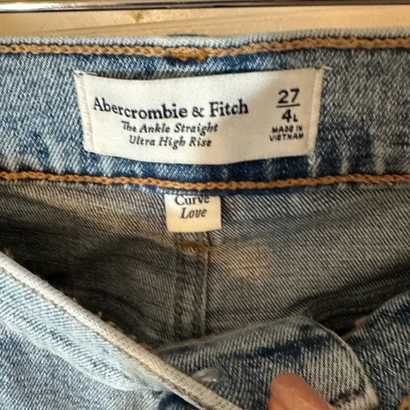 ABERCROMBIE Curve Love Ultra High Rise Ankle Straight Jeans