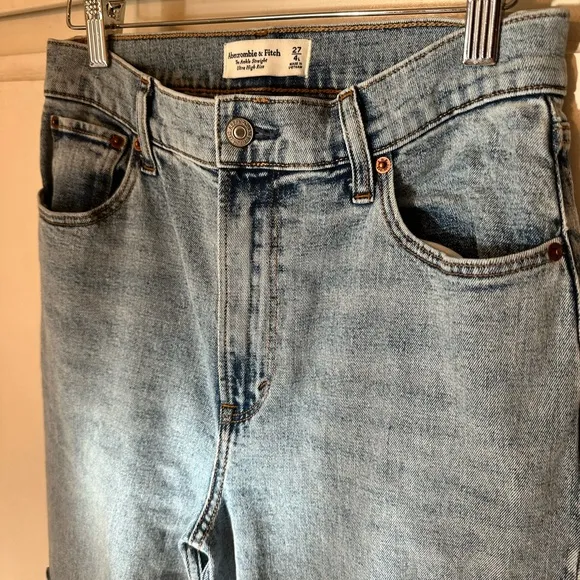 ABERCROMBIE Curve Love Ultra High Rise Ankle Straight Jeans