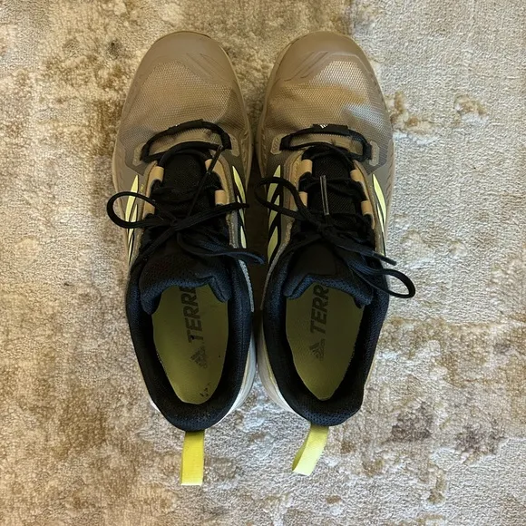 Addidas Terrex goretex like new boys tennis shoes 7.5