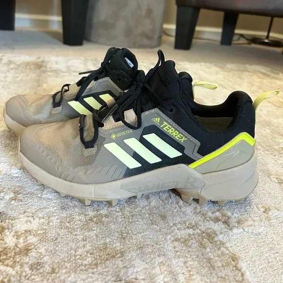 Addidas Terrex goretex like new boys tennis shoes 7.5
