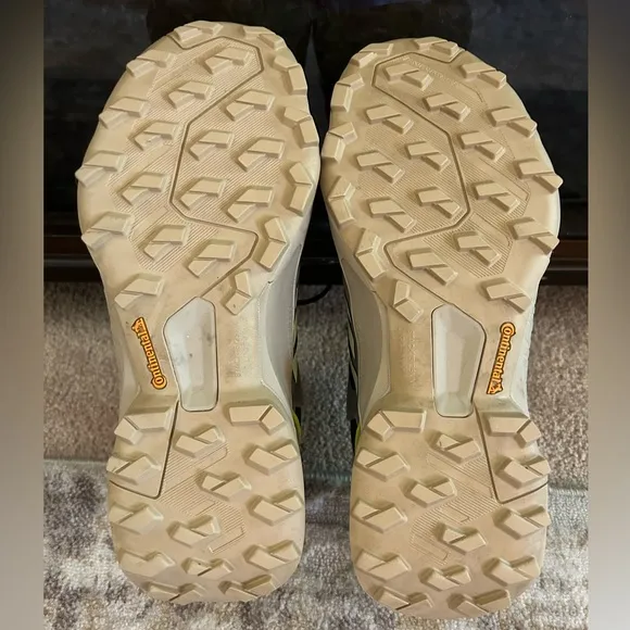 Addidas Terrex goretex like new boys tennis shoes 7.5