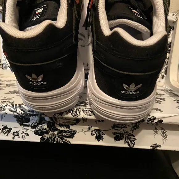 Adidas original little kids tennis shoes with hello Kitty as a character no box