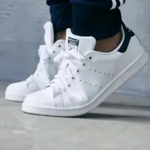 Adidas Originals Stan Smith White Navy Sneakers Tennis Shoes, 6.5(M) 7.5(W)