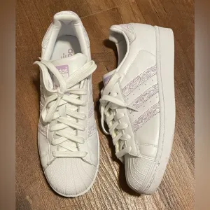 Adidas Originals Superstar Series Paisley White Purple Glow shoe sneaker sz 8.5