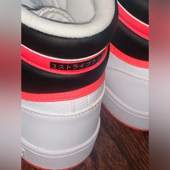 Adidas size 10.5 top ten hi
