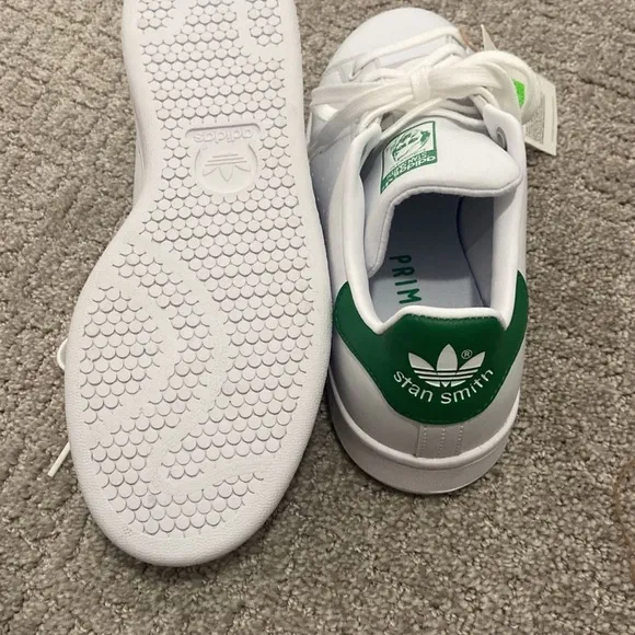 adidas Stan Smith Sneaker.  Women’s size 9