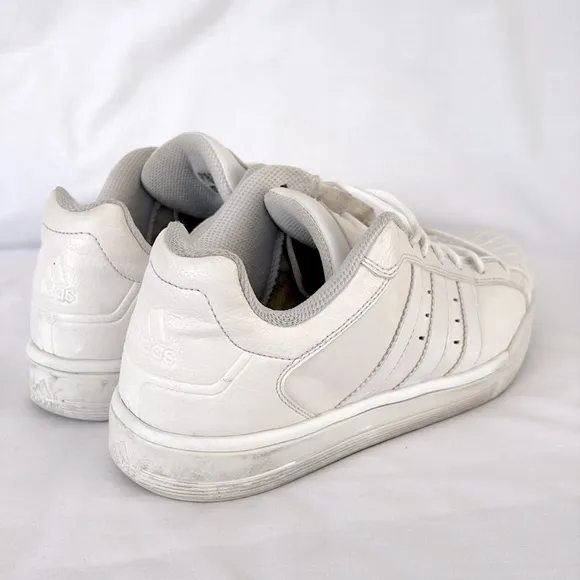 Adidas Superstar Trainers White Sneakers Lace Up Low Top Athletic Shoes Men’s 9