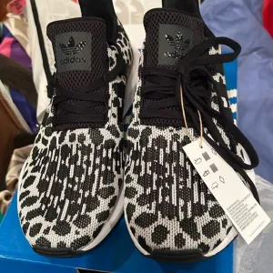 Adidas Swift Run NWT 8.5 Leopard Animal print tennis shoes sneakers