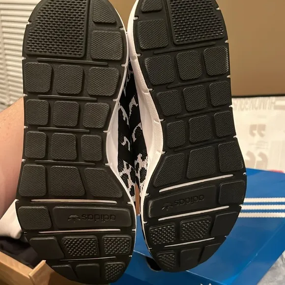 Adidas Swift Run NWT 8.5 Leopard Animal print tennis shoes sneakers