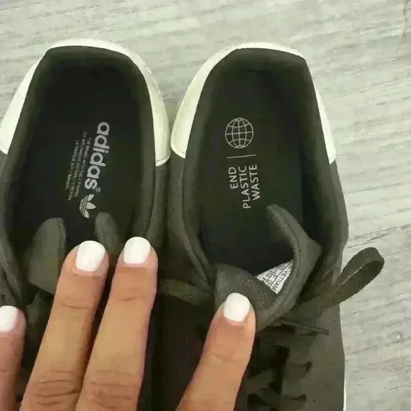 Adidas tennis shoes for W/M