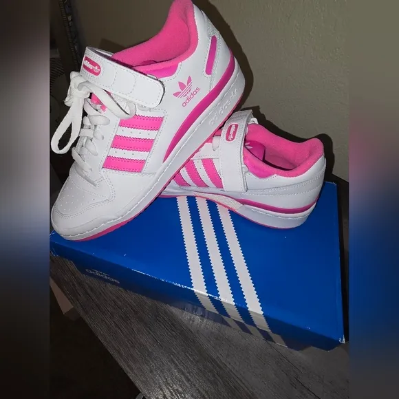 Adidas Tennis Shoes