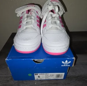 Adidas Tennis Shoes