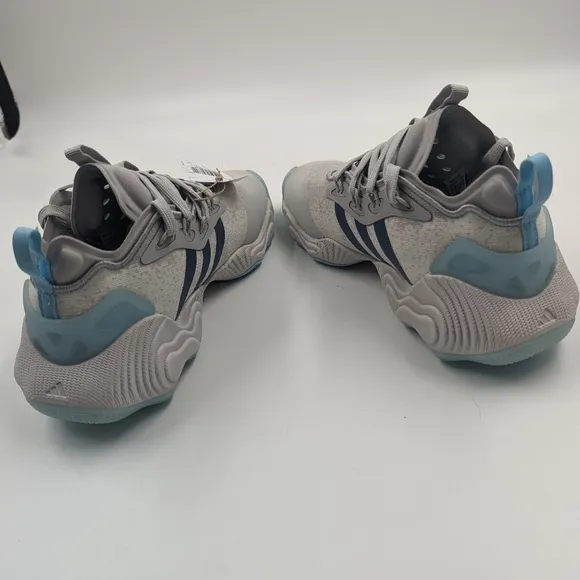 ADIDAS Trae Young 3 Basketball Shoes NWOB Youth Sz 5