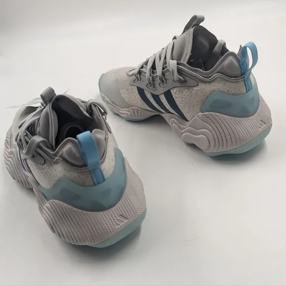 ADIDAS Trae Young 3 Basketball Shoes NWOB Youth Sz 5