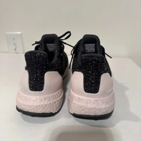 Adidas Ultraboost Like New DB3210 activewear tennis shoes -Size 8.5 -Pink/Black