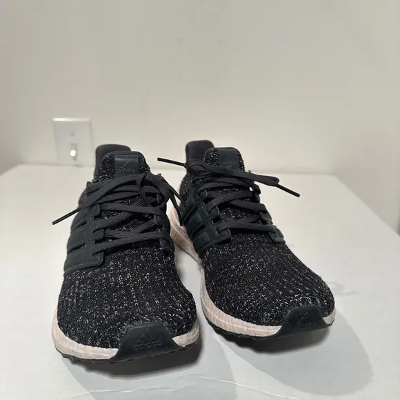 Adidas Ultraboost Like New DB3210 activewear tennis shoes -Size 8.5 -Pink/Black