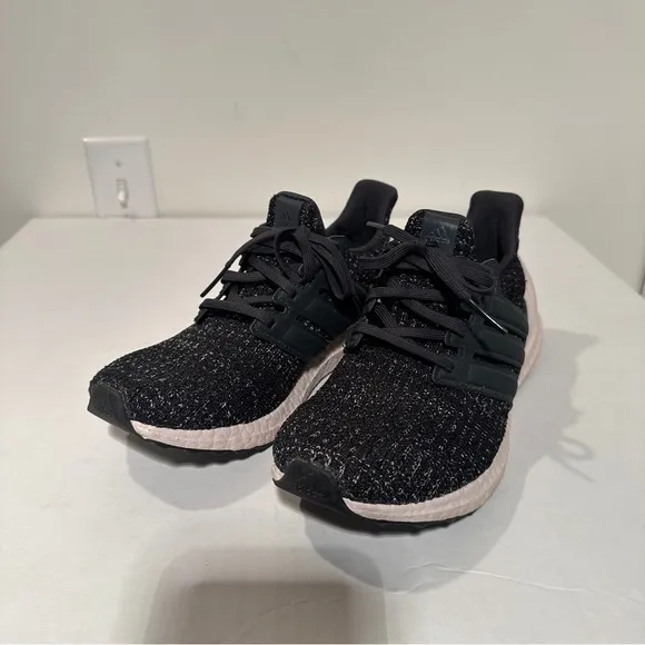 Adidas Ultraboost Like New DB3210 activewear tennis shoes -Size 8.5 -Pink/Black