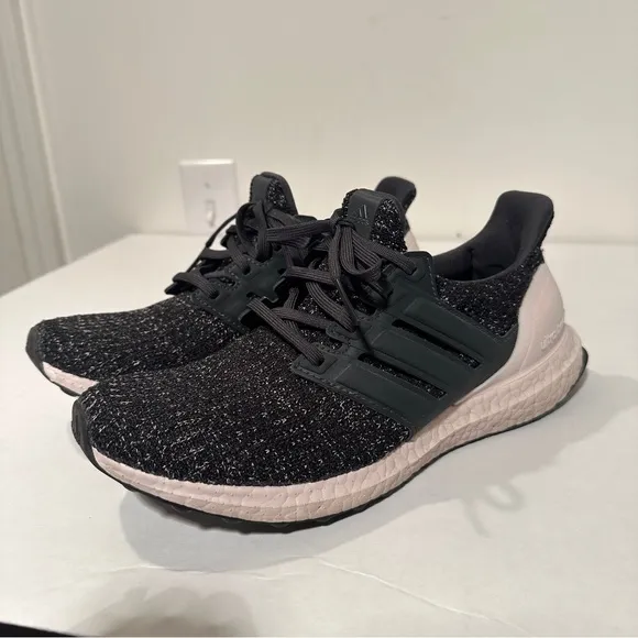Adidas Ultraboost Like New DB3210 activewear tennis shoes -Size 8.5 -Pink/Black
