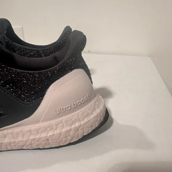 Adidas Ultraboost Like New DB3210 activewear tennis shoes -Size 8.5 -Pink/Black