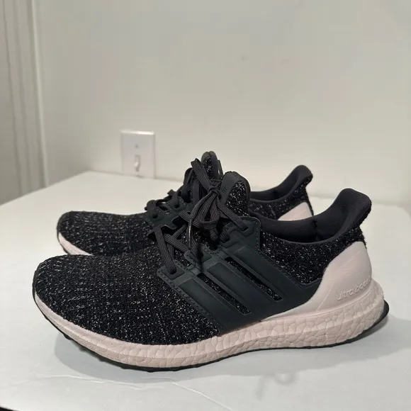 Adidas Ultraboost Like New DB3210 activewear tennis shoes -Size 8.5 -Pink/Black