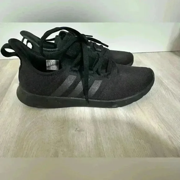 Adidas‎ Women’s Swift Run Tennis Shoes sz 10