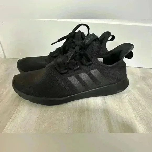 Adidas‎ Women’s Swift Run Tennis Shoes sz 10