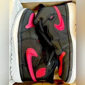 Air Jordan 1 High React Black Noble Red; men’s 8.5
