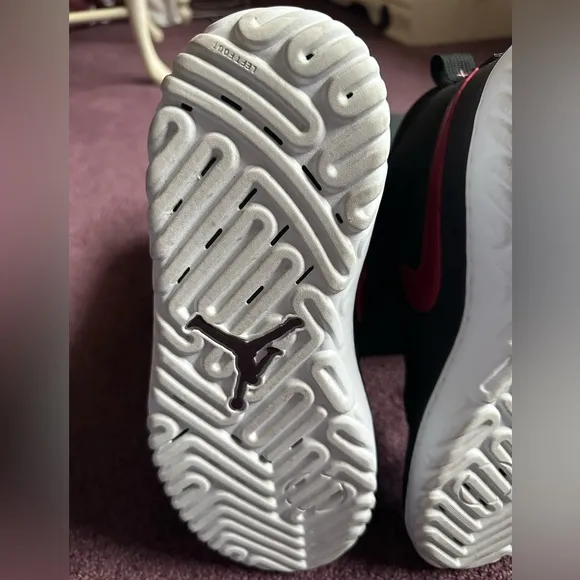 Air Jordan 1 High React Black Noble Red; men’s 8.5