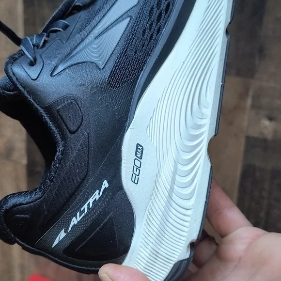 Altra Paradigm 6 Black and White Running Shoes Sz 8.5 Men