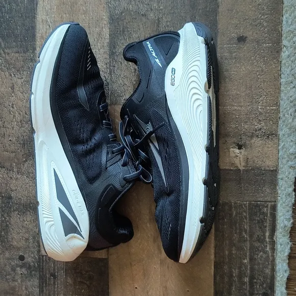 Altra Paradigm 6 Black and White Running Shoes Sz 8.5 Men