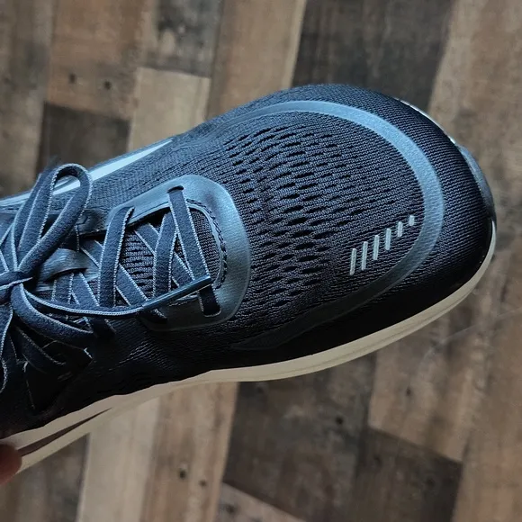 Altra Paradigm 6 Black and White Running Shoes Sz 8.5 Men