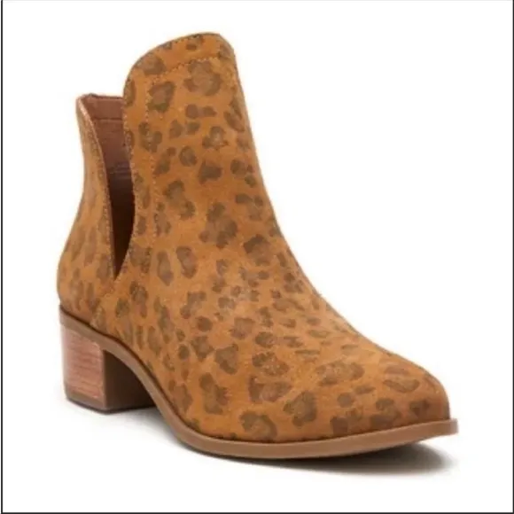 ANTHROPOLOGIE Leather Heel Side Cut Ankle Boots Shoes Leapord Stacked 7.5 NWT