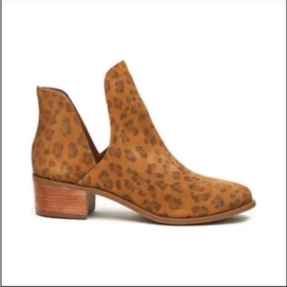 ANTHROPOLOGIE Leather Heel Side Cut Ankle Boots Shoes Leapord Stacked 7.5 NWT