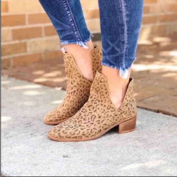 ANTHROPOLOGIE Leather Heel Side Cut Ankle Boots Shoes Leapord Stacked 7.5 NWT